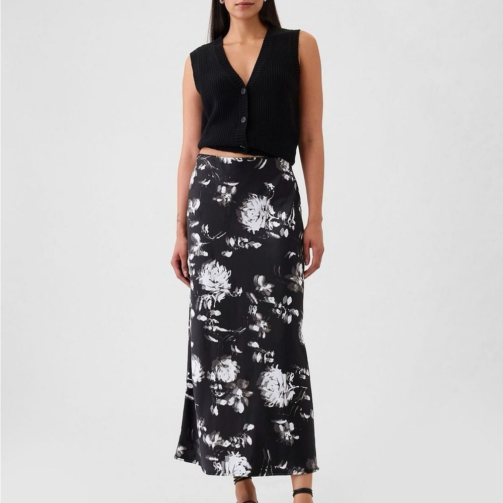 GAP Satin Floral Black and White Maxi Skirt XS 517636 003489